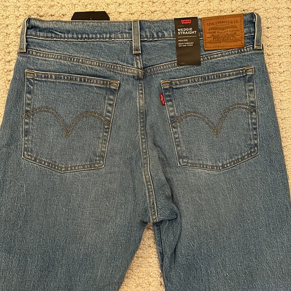Levi’s Wedgie Straight Leg Jeans in 30 x 26 - Picture 15 of 16